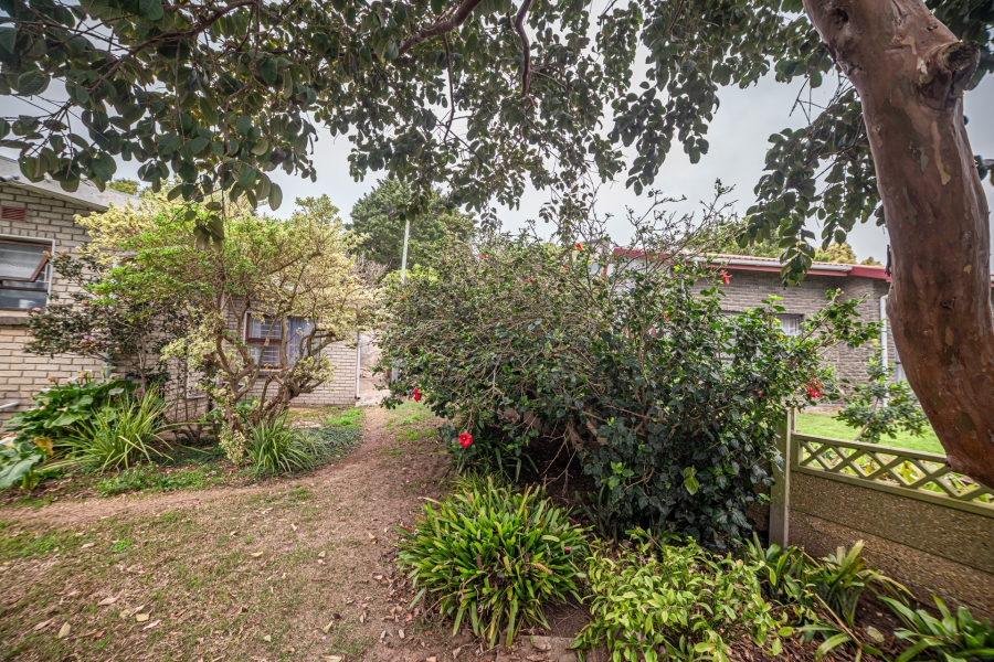 5 Bedroom Property for Sale in Fraaiuitsig Western Cape